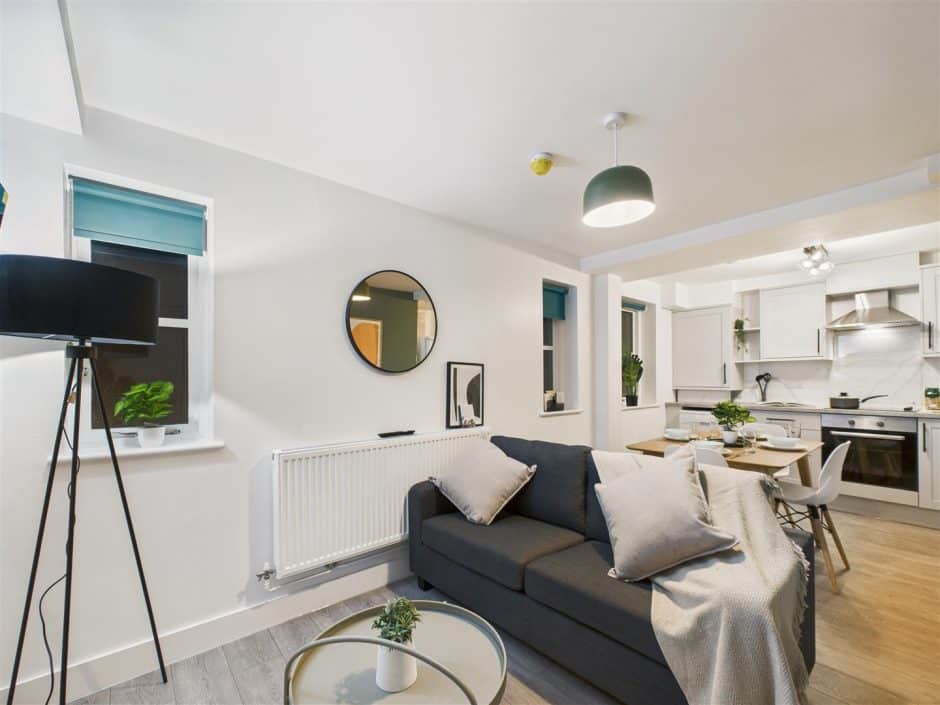 Flat 1A, Canal Bridge