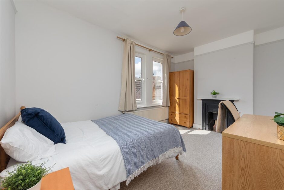 Livingstone Terrace, Junction Road, Bath