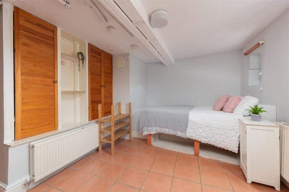 Livingstone Terrace, Junction Road, Bath