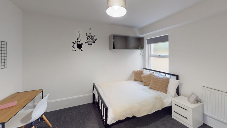 F1, 6 Piccadilly Place