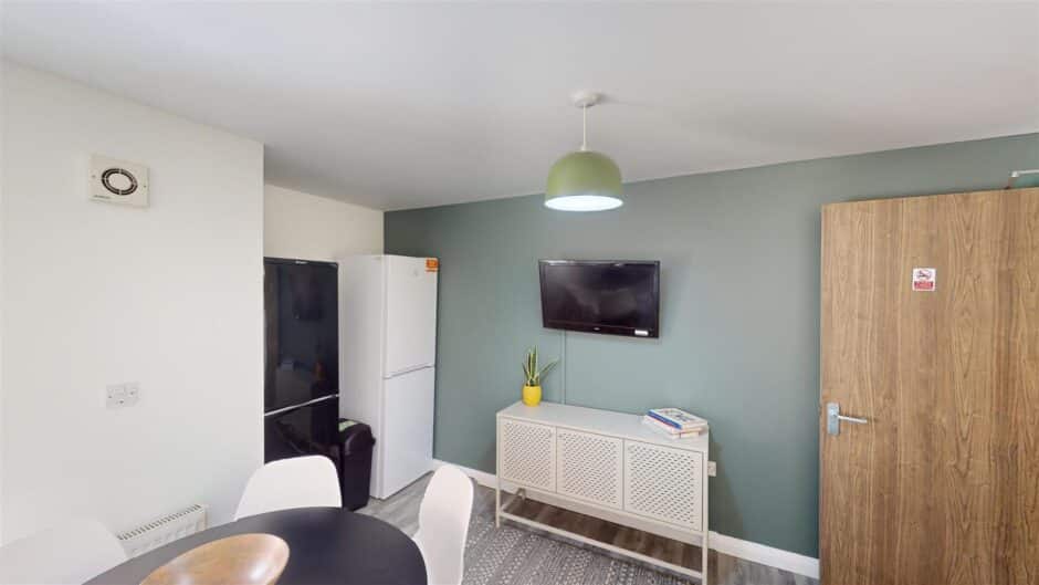 F3, 8 Piccadilly Place