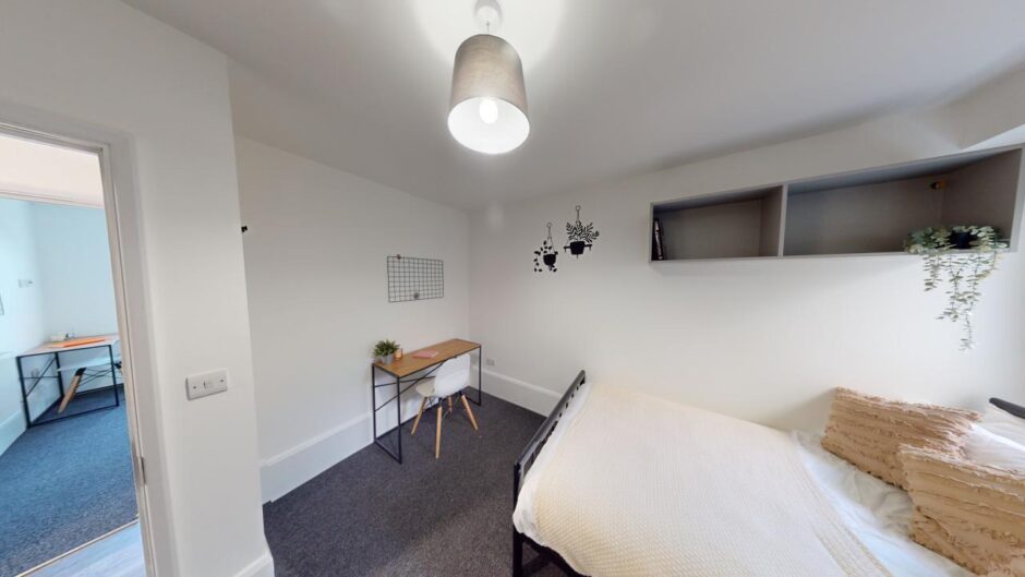 F1, 6 Piccadilly Place