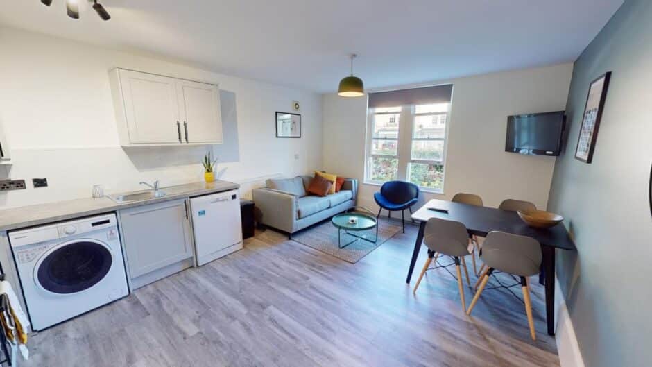 F1, 6 Piccadilly Place