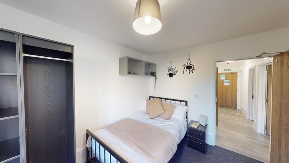 F1, 6 Piccadilly Place