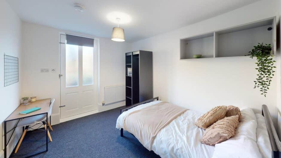 F1, 6 Piccadilly Place