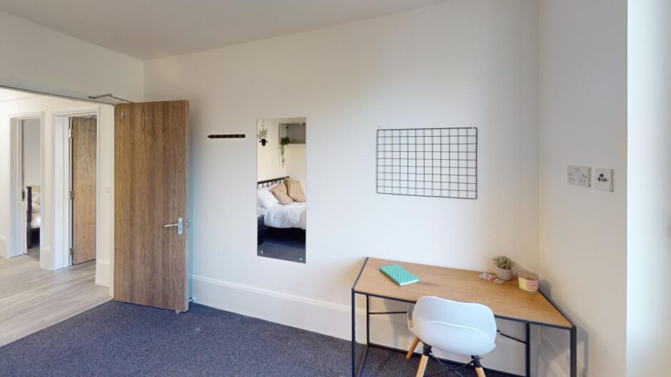 F1, 6 Piccadilly Place