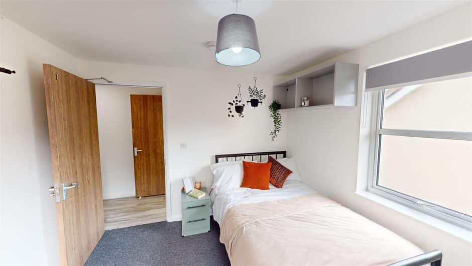 F3, 8 Piccadilly Place