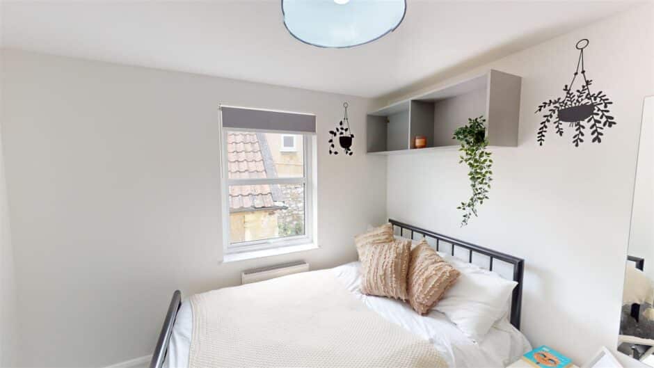 F3, 8 Piccadilly Place