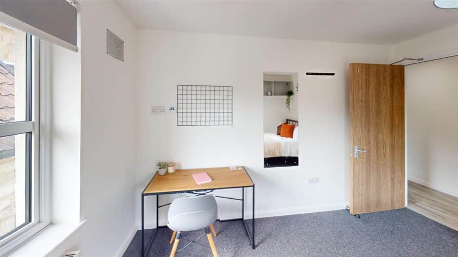 F3, 8 Piccadilly Place