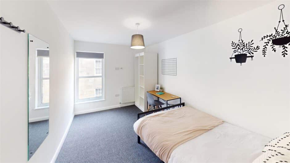 F3, 8 Piccadilly Place