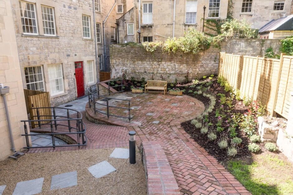 Long Acre, Bath