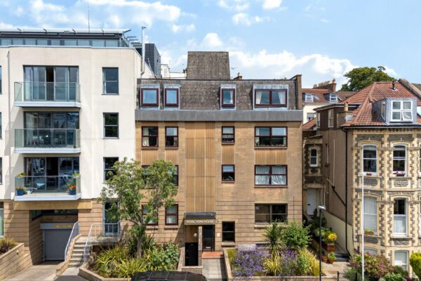 Student Halls vs Shared Student Houses in Bath: Which Is Right for You?