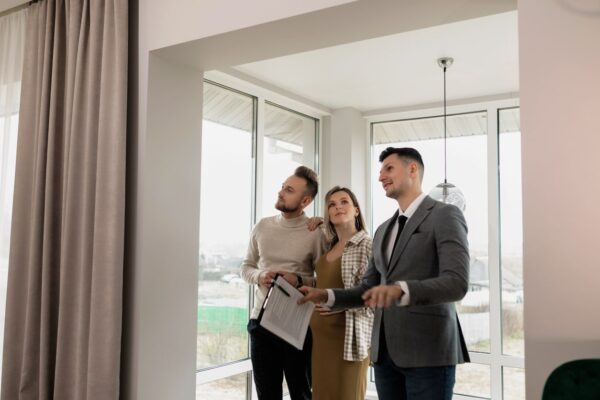 Viewing Etiquette: What Buyers Notice Instantly During a House Viewing